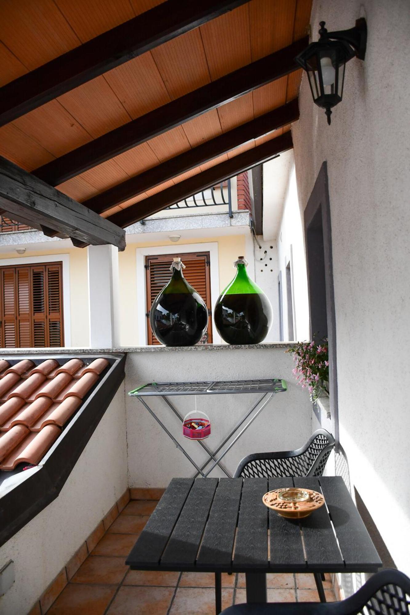 Razman Wine Rooms Gracisce Exterior foto
