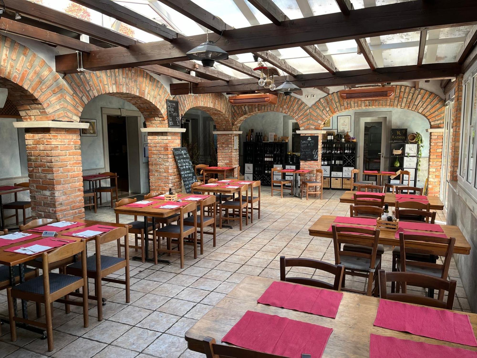 Razman Wine Rooms Gracisce Exterior foto