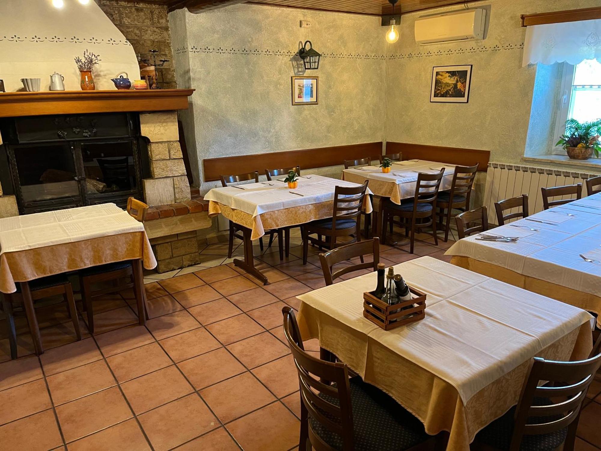 Razman Wine Rooms Gracisce Exterior foto